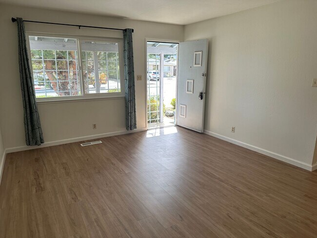 Building Photo - Bright and spacious 3 Bedroom, 2 Bathroom Single Family Home in West San Jose with Cupertino Scho...