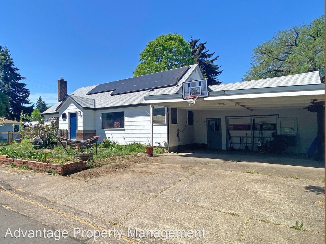 Primary Photo - 4 br, 2.5 bath House - 1920 SE Debord Street