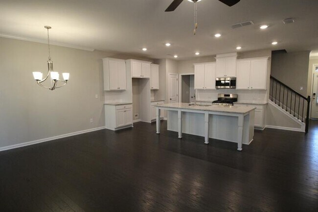 Building Photo - 615 Bluffview Dr