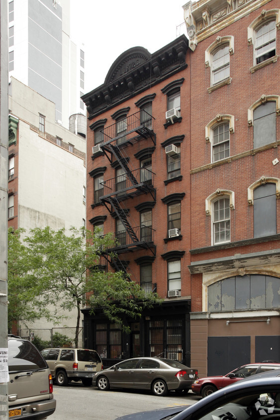 Primary Photo - 13 E 3rd St