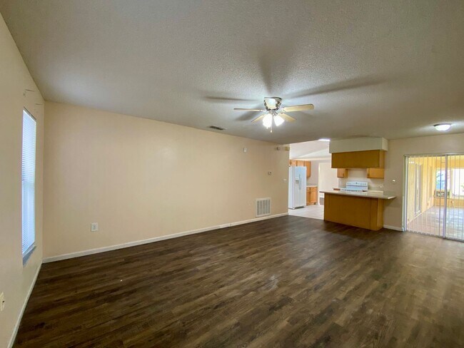 Building Photo - 3bed/2bath Lake View Single Family Home in Kissimmee, FL!