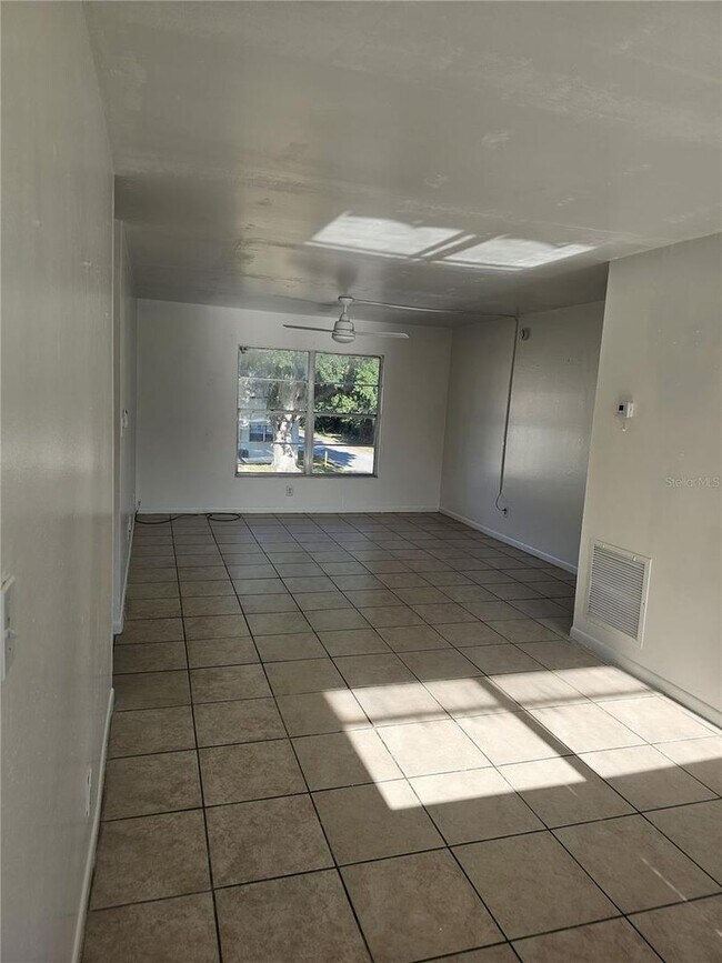 Foto del edificio - ESSEX PARK VILLAGE  UNIT C