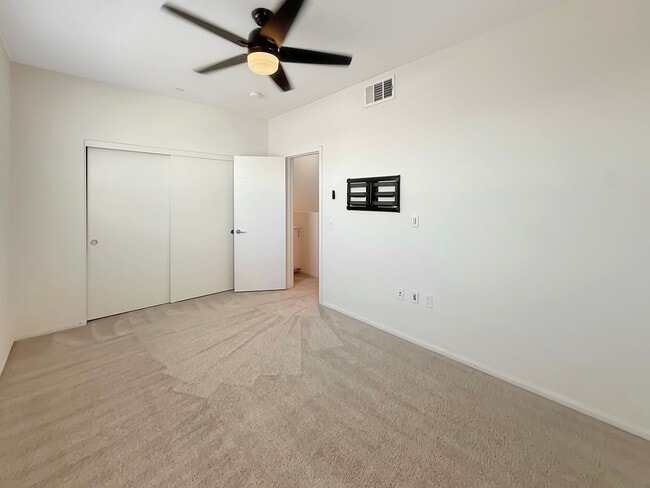 Building Photo - Spacious 4BR/3.5BA Townhome in Otay Ranch ...