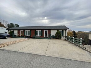 Building Photo - 29 Elm Ln Building Photo - 29 Elm Ln