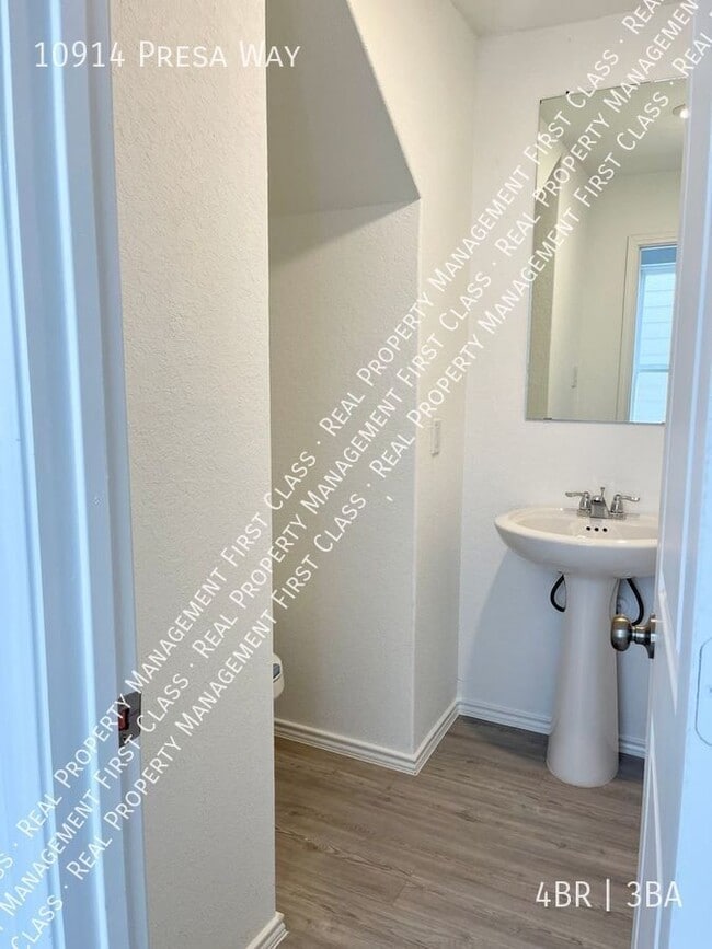 Building Photo - 10914 Presa Wy