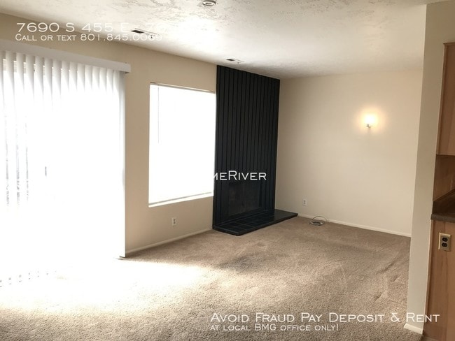 Building Photo - Cute and Cozy Midvale Duplex!!