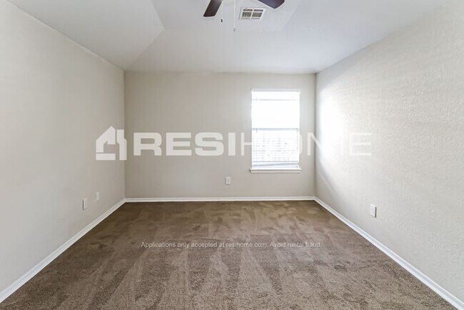 Foto del edificio - 3037 Pinecrest St