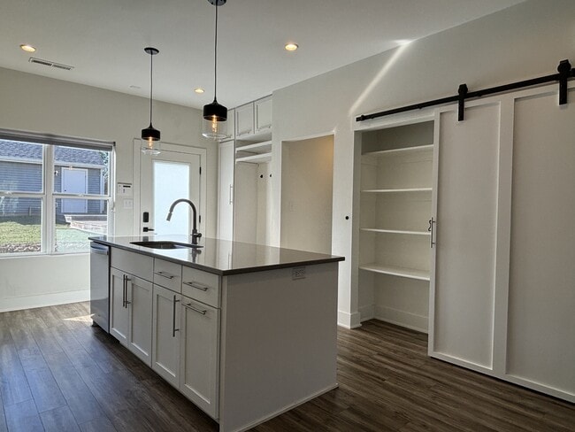 Foto del edificio - 56 Central Greens Blvd