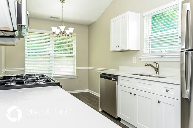 Foto del edificio - 350 Summer Hill Cir