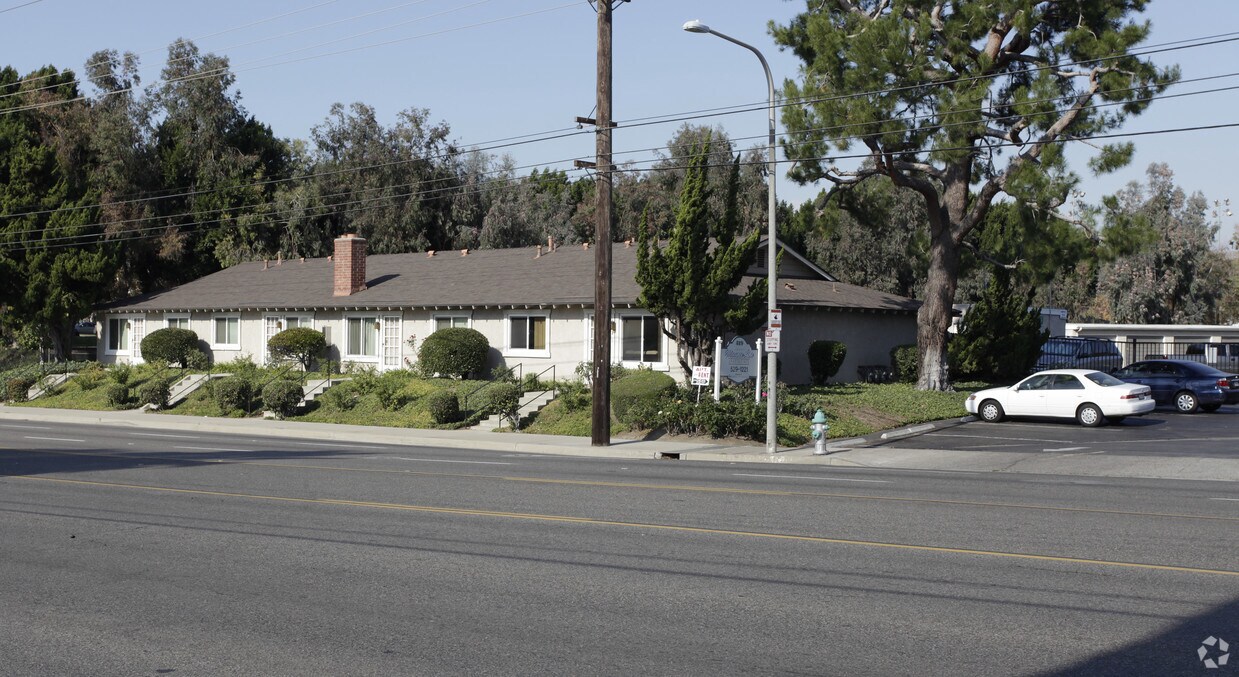 Mauna Loa Lambert Apartaments - Brea Grove Residences