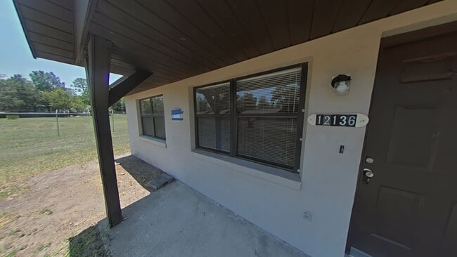 Building Photo - Beautiful 2 Bed 1 Bath Close to Town