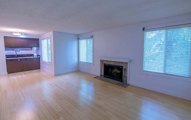 Building Photo - 15238 SE 43rd Ct