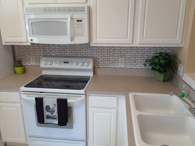 Foto del edificio - 1359 Hampton Park Ln