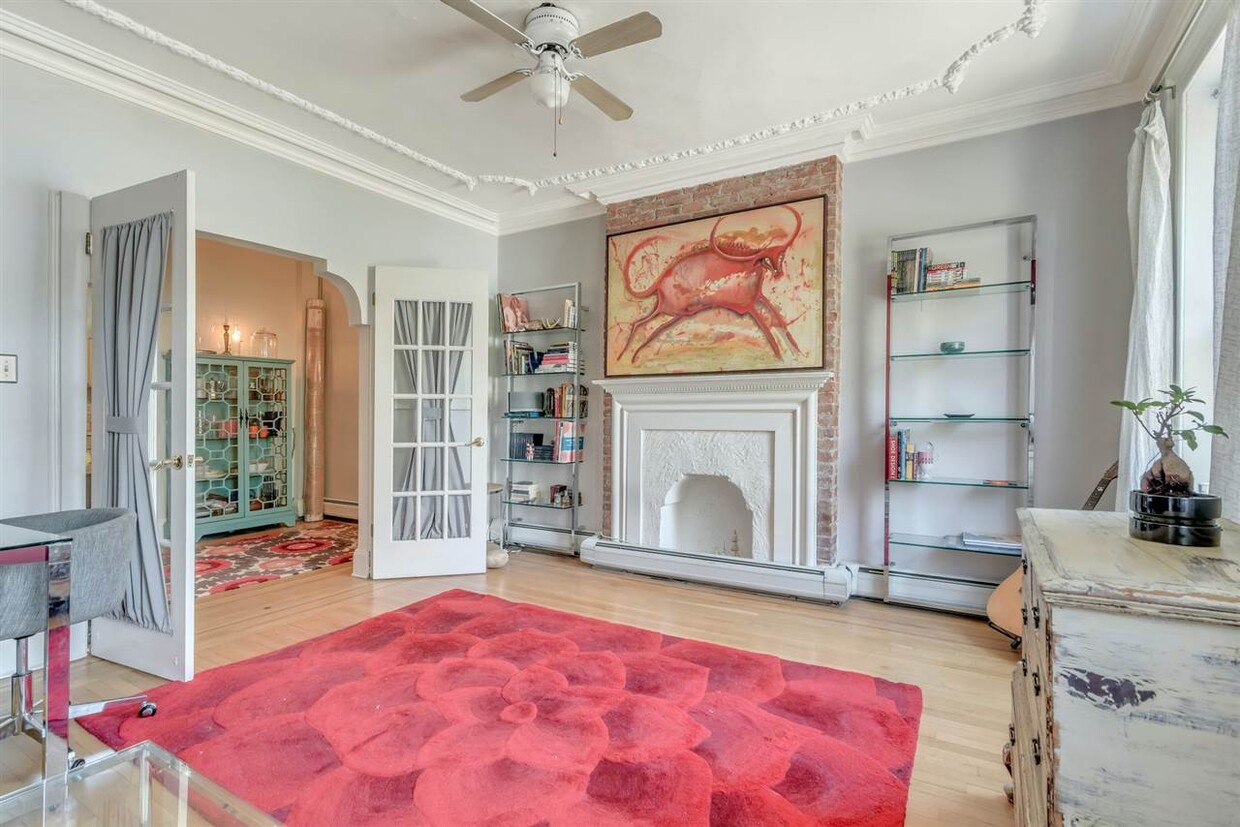 Foto principal - 153 Grand St