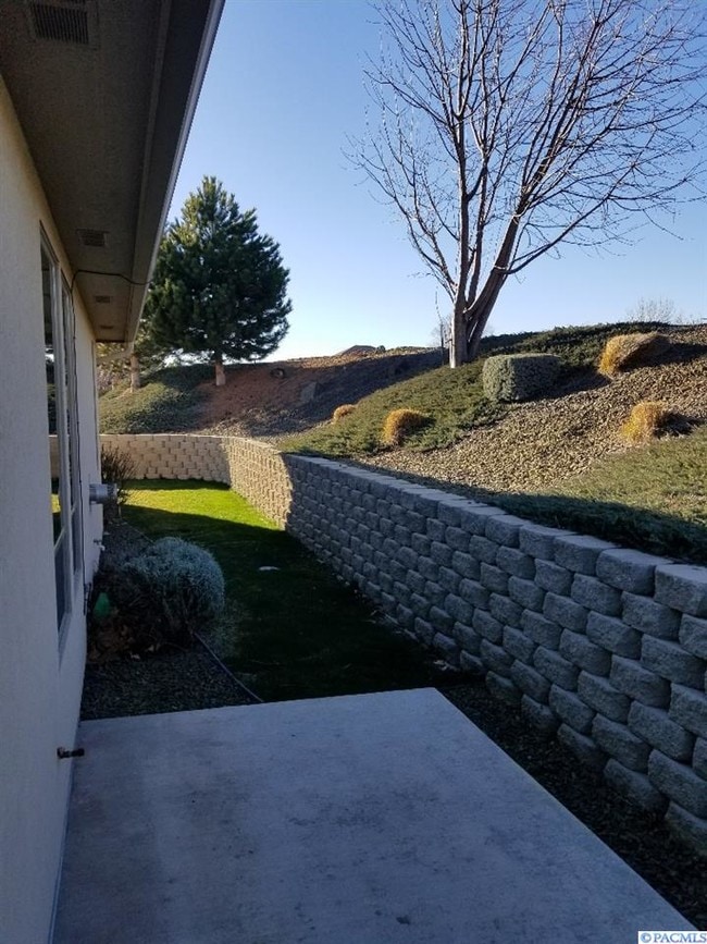 Building Photo - Single Level Golf Course Condo