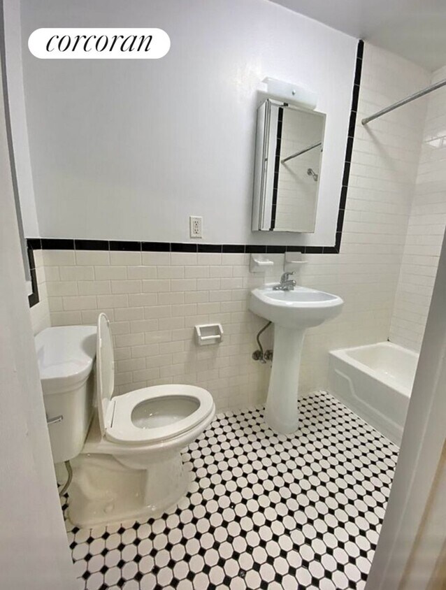Building Photo - 338 E 65th St