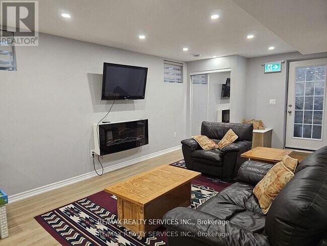 Photo du bâtiment - 35 Curtis Dr