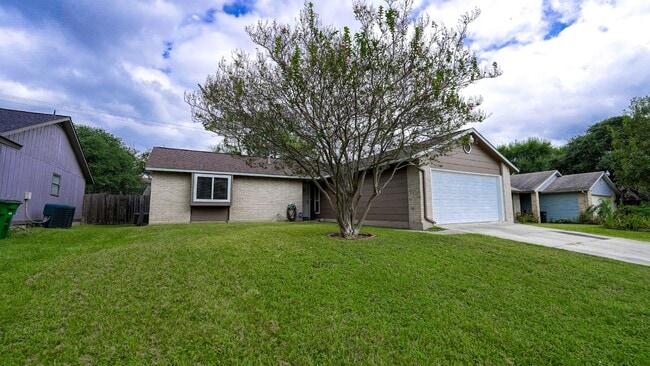 Building Photo - 5718 Champions Hill Dr