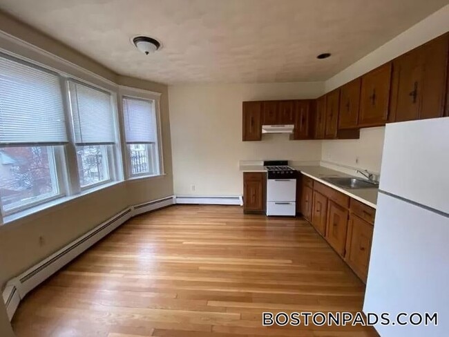 Building Photo - 44 Estes St