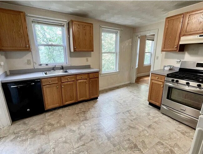 Building Photo - 296 Highland Ave