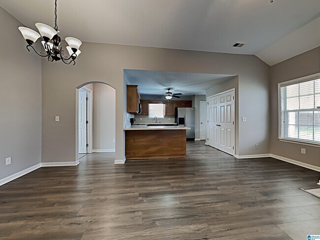 Building Photo - 204 Saratoga Ln