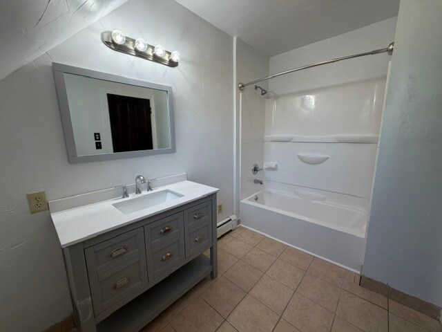 Baño reformado - 403 Brazeau Ave