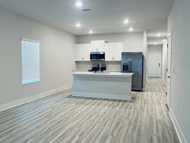 Building Photo - 9908 Starling Dr