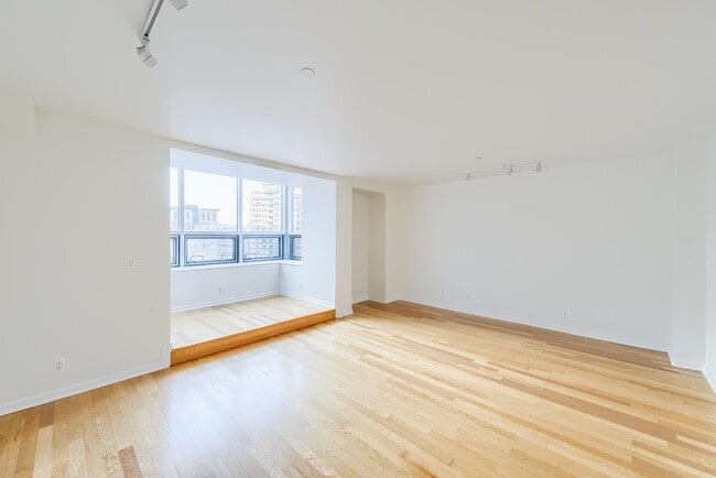 Building Photo - 689 Marin Blvd