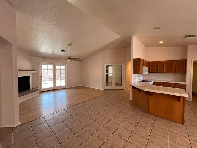 Building Photo - 3 BEDROOM HOME IN THE FOOTHILLS WITH A SPA!