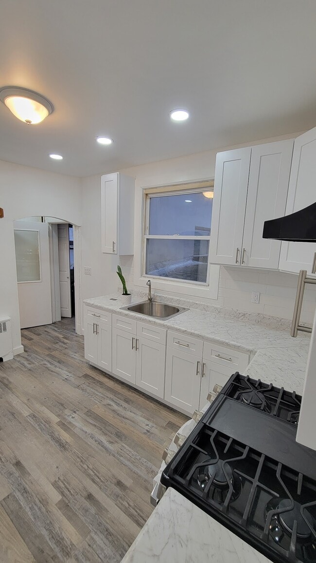 Building Photo - 7411 Park Ave