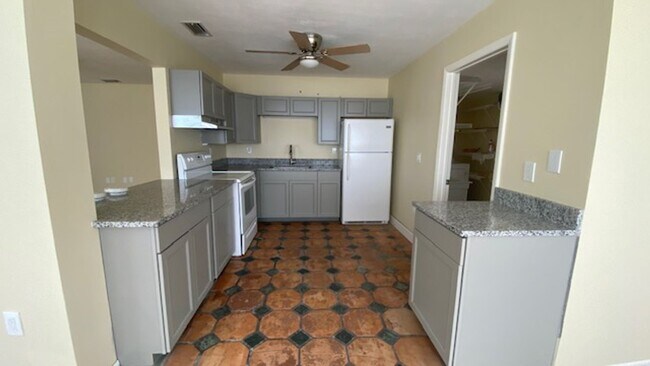 Foto del edificio - Great Location 3 Bedroom Home Fully Update...