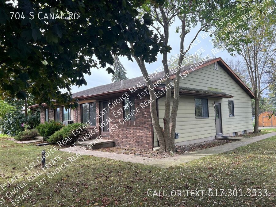 Foto principal - 2-BDR 1-BTH Duplex w/ Fenced Yard, Basemen...