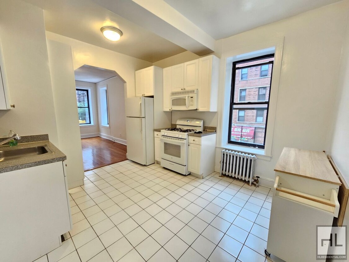Primary Photo - Bright 2-Bedroom Corner Unit in Murray Hil...