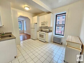 Building Photo - Bright 2-Bedroom Corner Unit in Murray Hil...