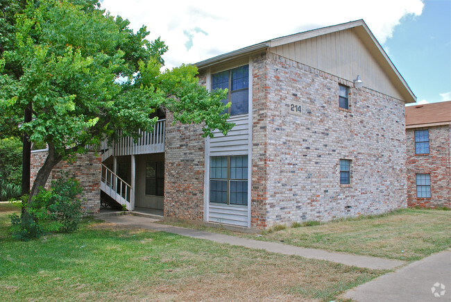 Building Photo - 210 Renfro St