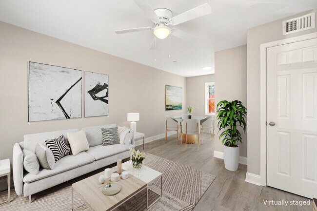 Sala de estar - Welcome to Pinedale Apartments – Affordable Living in the Heart of Sumter!