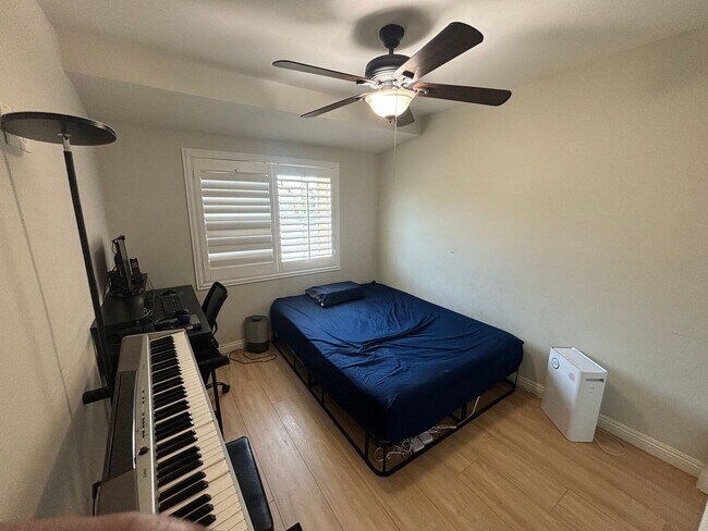 Foto del edificio - 2 Bedroom Towhome for Rent in Sylmar.