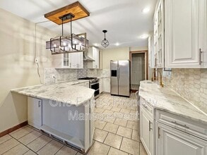 Building Photo - 909 Cooper St