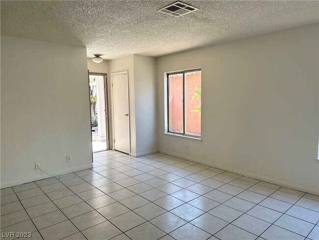 Building Photo - 5436 Burkshire Dr