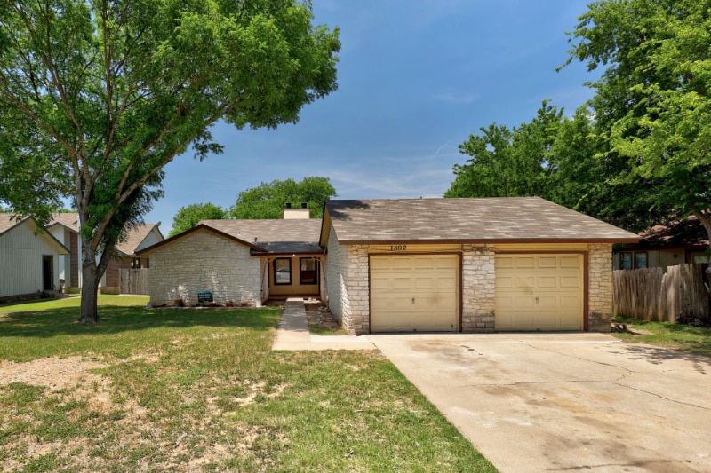 Primary Photo - 1802 Rawhide Dr