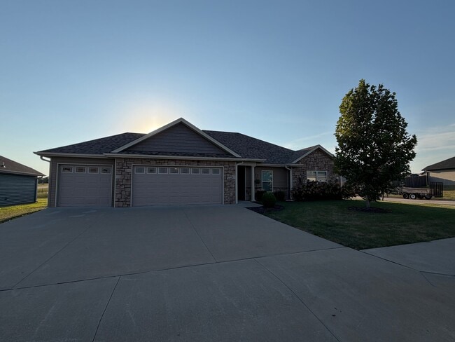 Building Photo - 5709 Ascot Way