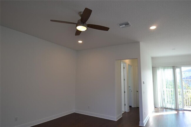 Foto del edificio - 5732 Biscayne Ct