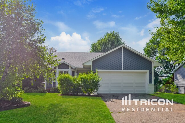Building Photo - 4448 Hamilton Dr