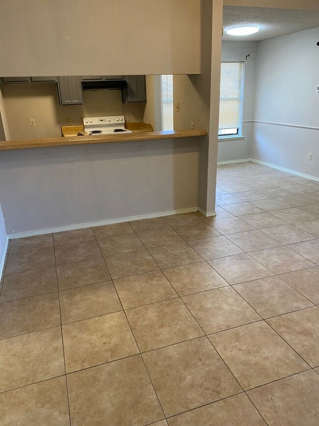 Photo - 714 Woodland Ct House