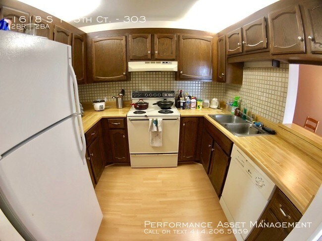 Building Photo - 1618 S 115 Ct