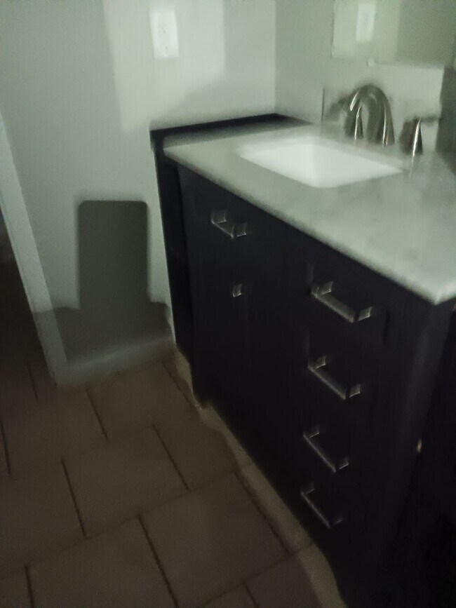 Foto del edificio - Spacious 3-bedroom, 1.5-bath townhome available