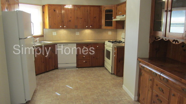 Building Photo - 1301 Wilshire Dr