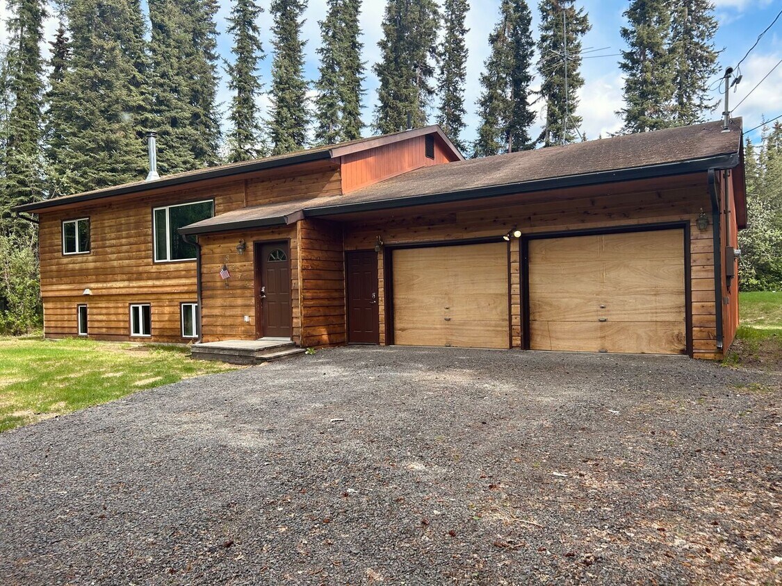 Foto principal - Beautiful 4 Bedroom home with 2 Car Garage