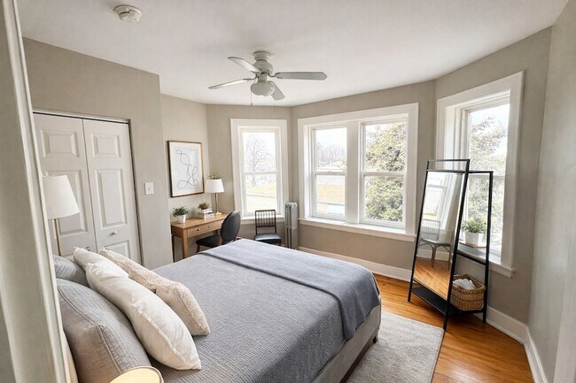 Foto del edificio - 2419 N Oak Park Ave