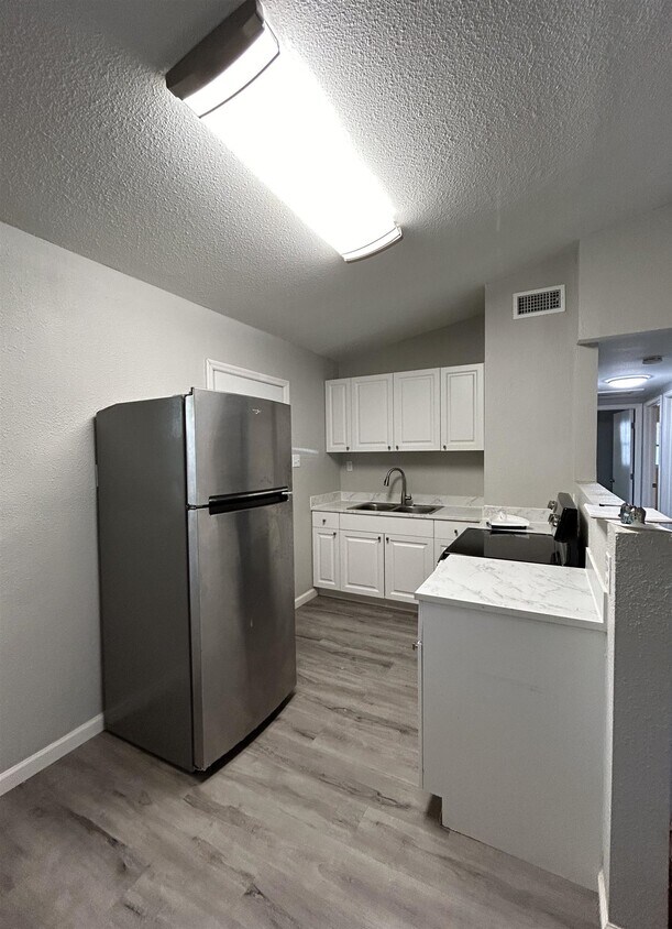 Foto principal - 2048 Warwick St